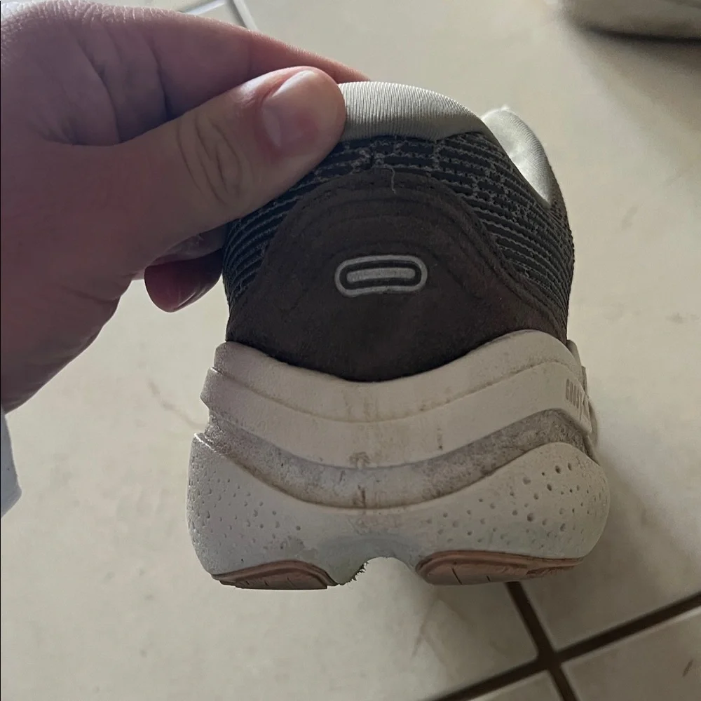 Brooks Ghost Max Men's Running Shoes in Gray and White - Picture 3 of 8